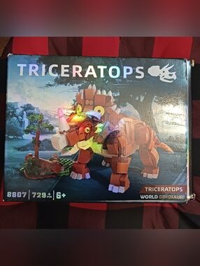 World Of Dinosaurs Building Set: Triceratops 729 Pcs Complete New Open